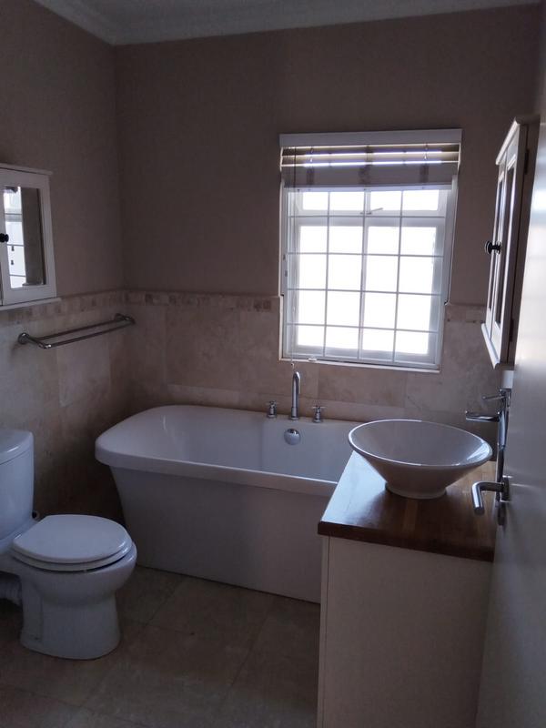 To Let 3 Bedroom Property for Rent in Kenilworth Upper Western Cape